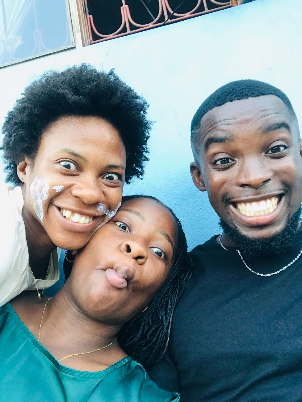 Selfie divertida com caretas